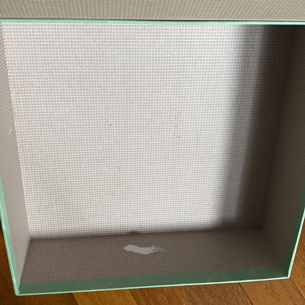 ‼️ SALE ‼️ Faux Record Player Storage Box - Picture 5 of 9